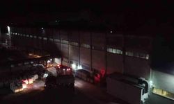 Alevler fabrikayı sardı: Ekipler seferber oldu