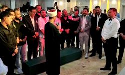 Dünya evine girecek arkadaşlarına tabut hazırladılar