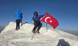 Kütahyalı Dağcılar Ağrı Dağı Zirvesinde!