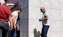 Kütahya'da Atatürk Çerçevesini Düzeltip Saygılarını Gösterdiler