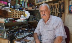 Kütahya'da kaybolmaya yaklaşan meslek 2 metrelik dükkanda yaşatılıyor