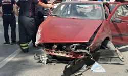 Kütahya'da araç duvara çarparak pert oldu: 2 yaralı