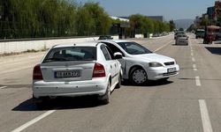 OSB Cami önünde kanlı çarpışma: 2 yaralı