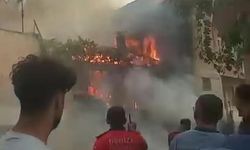 Ev yangını mahalleye korku dolu anlar yaşattı