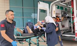 Araç, işletme kapısına daldı: 4 yaralı
