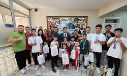 Başarılı Kick Boksculara Coşkulu Ödül Töreni.