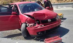 Feci Kaza: Araç Bariyerlere Çarptı, Sürücü Yaralandı