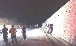 Kütahya’da Tehlikeli Kaza: Asit Yüklü Araç Devrildi