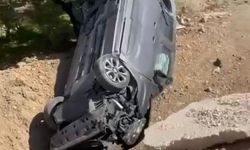 Kamyonet tarlaya uçtu, hava yastıkları siper oldu