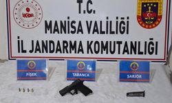 18 yaşındaki gencin üzerinde tabanca yakalandı
