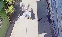 Sokak ortasında çocuklu anneyi darp ettiler