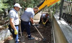 Tavşanlı'da mezarlıklarda temizlik ve bakım çalışmaları yapıldı