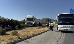 Freni tutmayan tır, otobüse çarptı