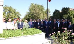 'Efelerin Efesi' Yörük Ali, mezarı başında dualarla anıldı