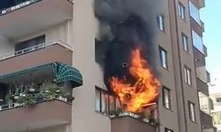 Ocakta unutulan yemek binayı yaktı