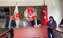 Hayati Çetin’den Kütahya’da Sert Mesaj:  “Besleyemediğimiz İçin Geri Zekâlı Bir Nesil Yetiştiriyoruz”