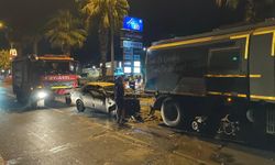 Belediye Aracına Çarpan Otomobilde Sürücü Hayatını Kaybetti