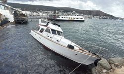 Denizde Panik: Tekne Karaya Oturdu