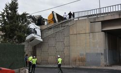Viyadükte TIR Devrildi, O Anlar Kaydedildi