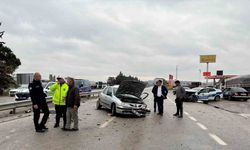 Balıkesir’de polis aracıyla otomobil çarpıştı