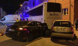 Eskişehir’de Feci Kaza: Otomobiller Otobüse Çarptı, 1 Yaralı