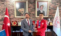Genç Sporcu Balk, İl Müdürü’nü Ziyaret Etti