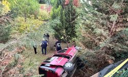 Korku dolu anlar: Araç evin bahçesine uçtu, 2 kişi hastanede