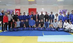 Kütahyalı sporculara judo ve güreş ekipmanı desteği
