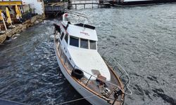 12 metre boyundaki tekne kıyıya vurdu