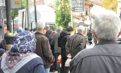 Saman Pazarı’na yeni durak şart! Kütahyalılar isyan etti: “Durakta adım atacak yer yok!”