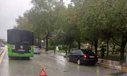 Halk otobüslerinin biri bozuldu, diğeri kazaya karıştı