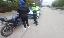 Motor plakasını bantlayan sürücüye ceza yağdı