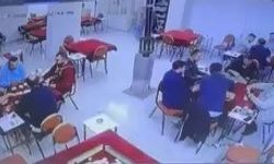 Depreme okey masasında yakalandılar, görüntüler şaşırttı