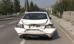 Kütahya'da kavşakta can pazarı yaşandı: 2 yaralı