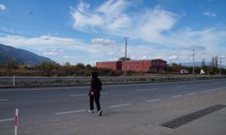 Simav’ın Kalbi Eynal Yolunda Büyük Tehlike: Vatandaşlar “Karşıya Geçmeye Korkuyoruz!”