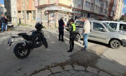 Kütahya’da Can Pazarı: Hafif Ticari Araç Motosiklete Çarptı