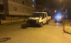 Anaokulu önünde kaza paniği: otobüsle kamyonet kafa kafaya geldi