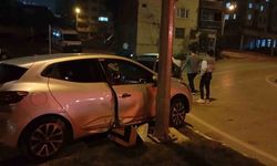 Direksiyon hâkimiyetini kaybetti, refüje çarptı