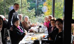 Eğitim yıllarına saygı: Emekli öğretmenler onuruna buluşma