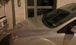 Evine girebilmek için aracın üzerinden atladı!