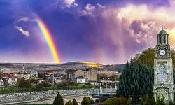 Hisarcık’ta saat kulesi üzerinde muhteşem gökkuşağı