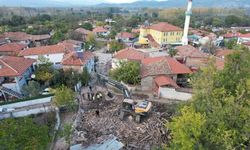 Kırsalda yıkım hız kazandı: Sındırgı’da temizlik