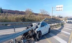 Kontrolden çıkan otomobil bariyerlere çarptı; 6 kişi yaralandı