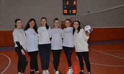 Kütahyalı Kadın Öğretmenlerden File Üstünde Gövde Gösterisi!