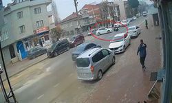 Motosikletin devrildiği kaza anı kamerada: 1 yaralı