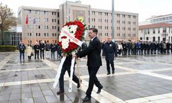 Öğretmenler günü’nde protokolden çelenk töreni