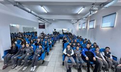 Ortaokul öğrencilerine polislerden eğitim