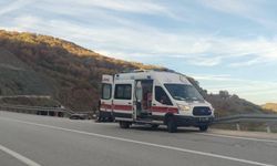 Sürücü direğe çarptı, araç hurdaya döndü