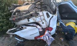 Sürücü takla atan araçta hayatını kaybetti