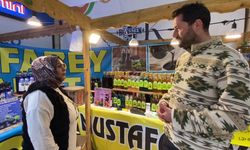 Tavşanlı’da kurulan yöresel tatlar standı ziyaretçi akınına uğradı